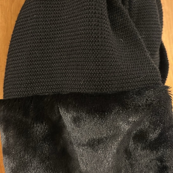 Banana Republic faux fur, suede lined, infinity, black scarf - Picture 3 of 4